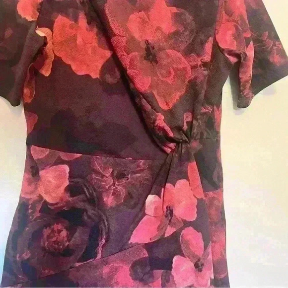 Signature Collection Rochelle Dress Size M (8-10) Red and Maroon Floral Print - Picture 3 of 4